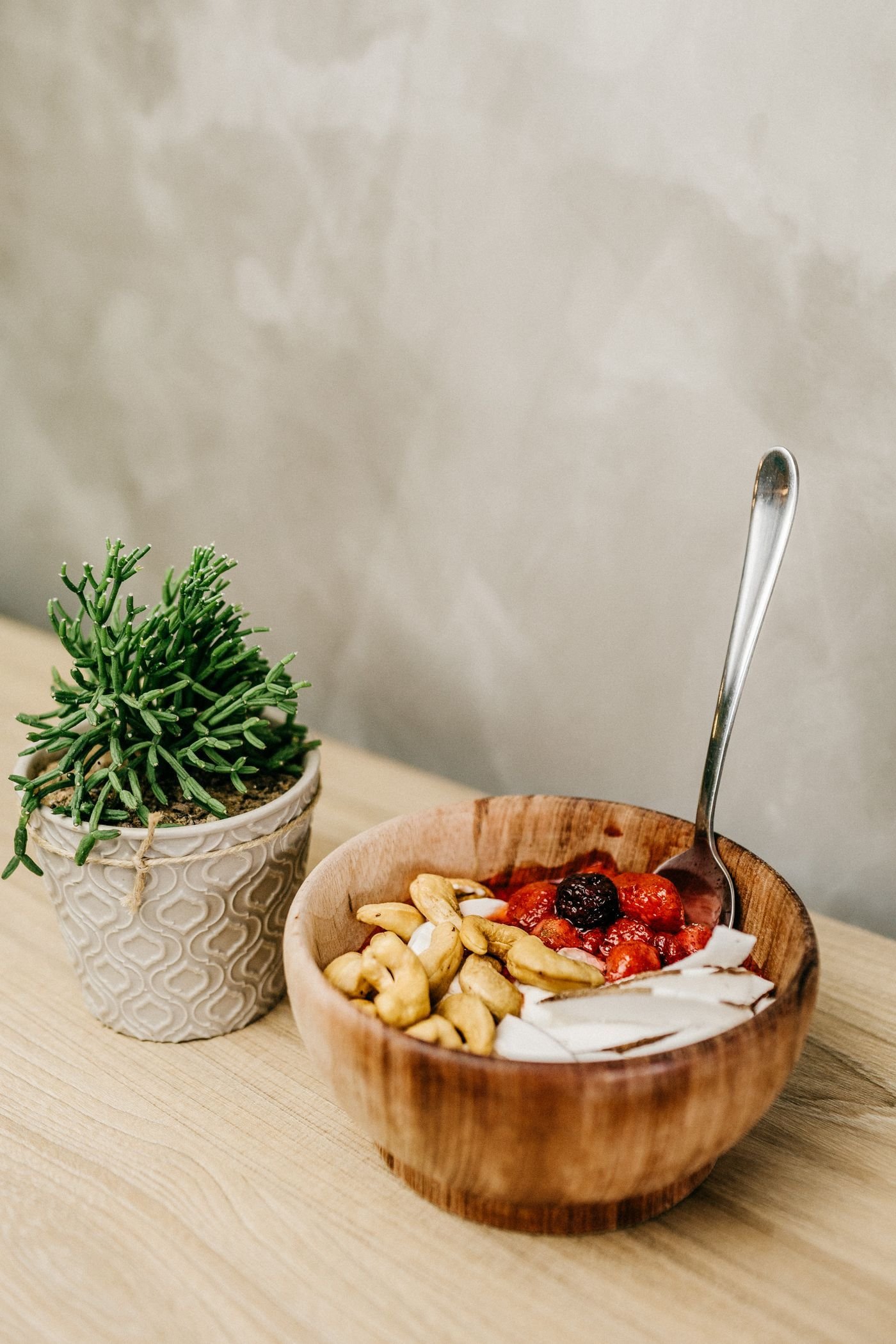 Creamy Cashew Goji Smoothie Bowl